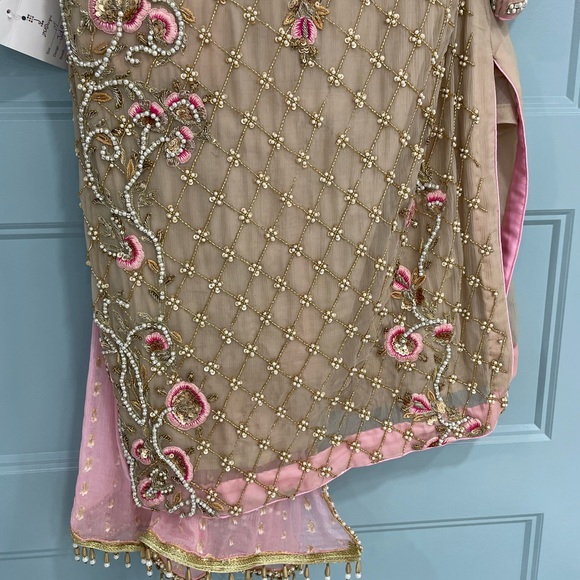 Brand new Pakistani outfit - Picture 5 of 7